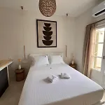 アパートホテル Hercules Luxury Living ナウサ