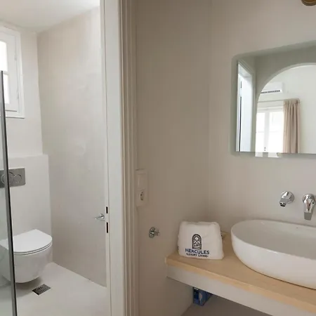 Hercules Luxury Living מלון דירות נאוסה