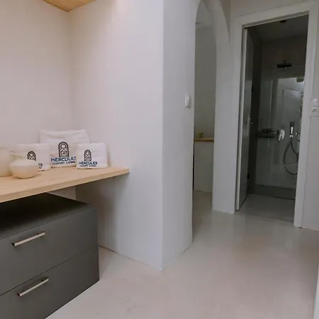 Hercules Luxury Living מלון דירות