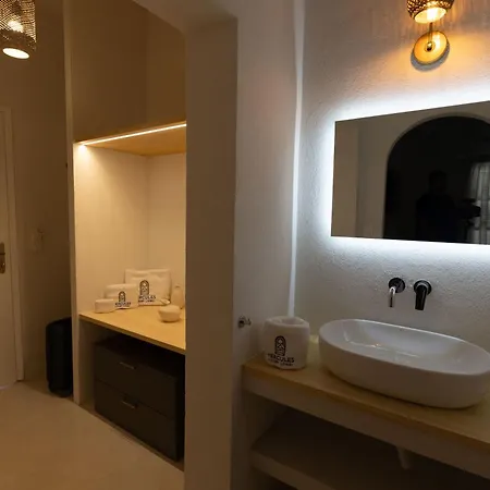 Hercules Luxury Living מלון דירות נאוסה