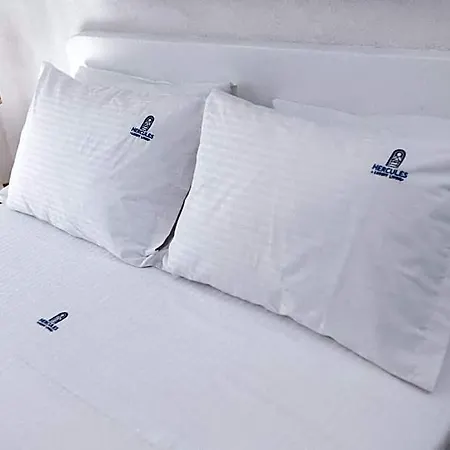 מלון דירות Hercules Luxury Living 4*