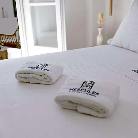 Hercules Luxury Living מלון דירות 4*