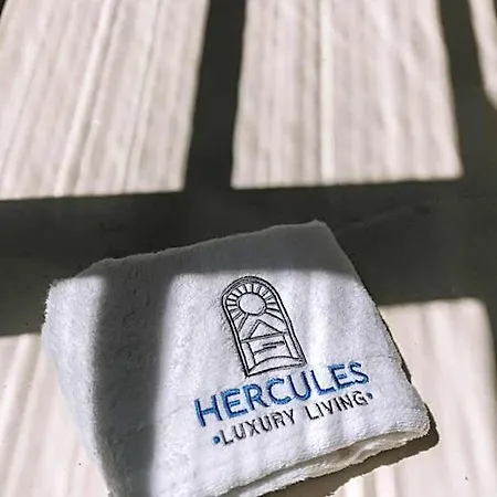 Hercules Luxury Living מלון דירות