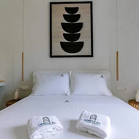 Hercules Luxury Living מלון דירות