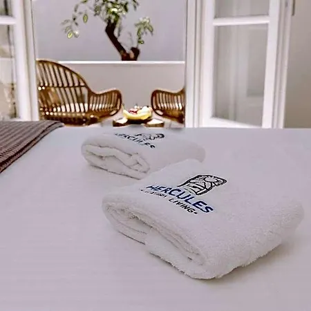 Hercules Luxury Living מלון דירות