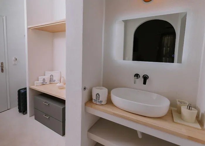 Hercules Luxury Living מלון דירות נאוסה