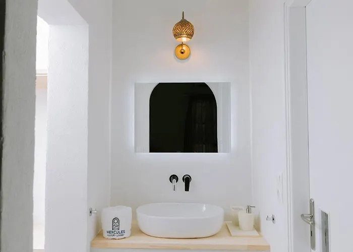 Hercules Luxury Living נאוסה