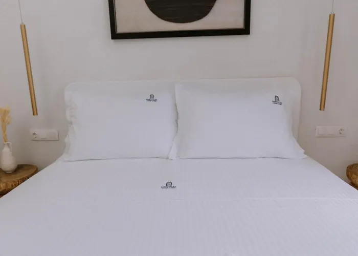 Hercules Luxury Living מלון דירות נאוסה